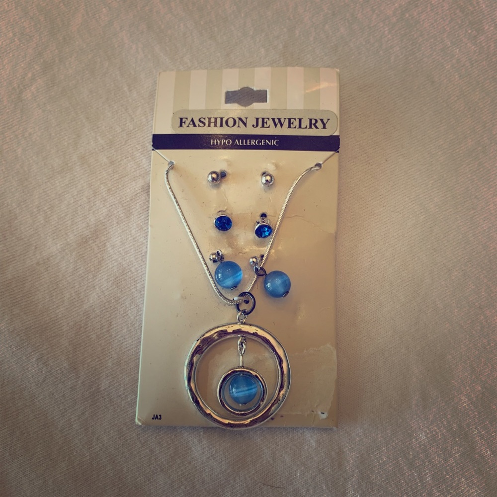 Silver and blue fashion jewelry set